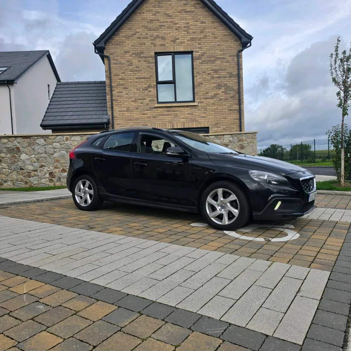 6250€ VOLVO V40 CROSS COUNTRY 2.0D LONG NCT/TAX - Image 3