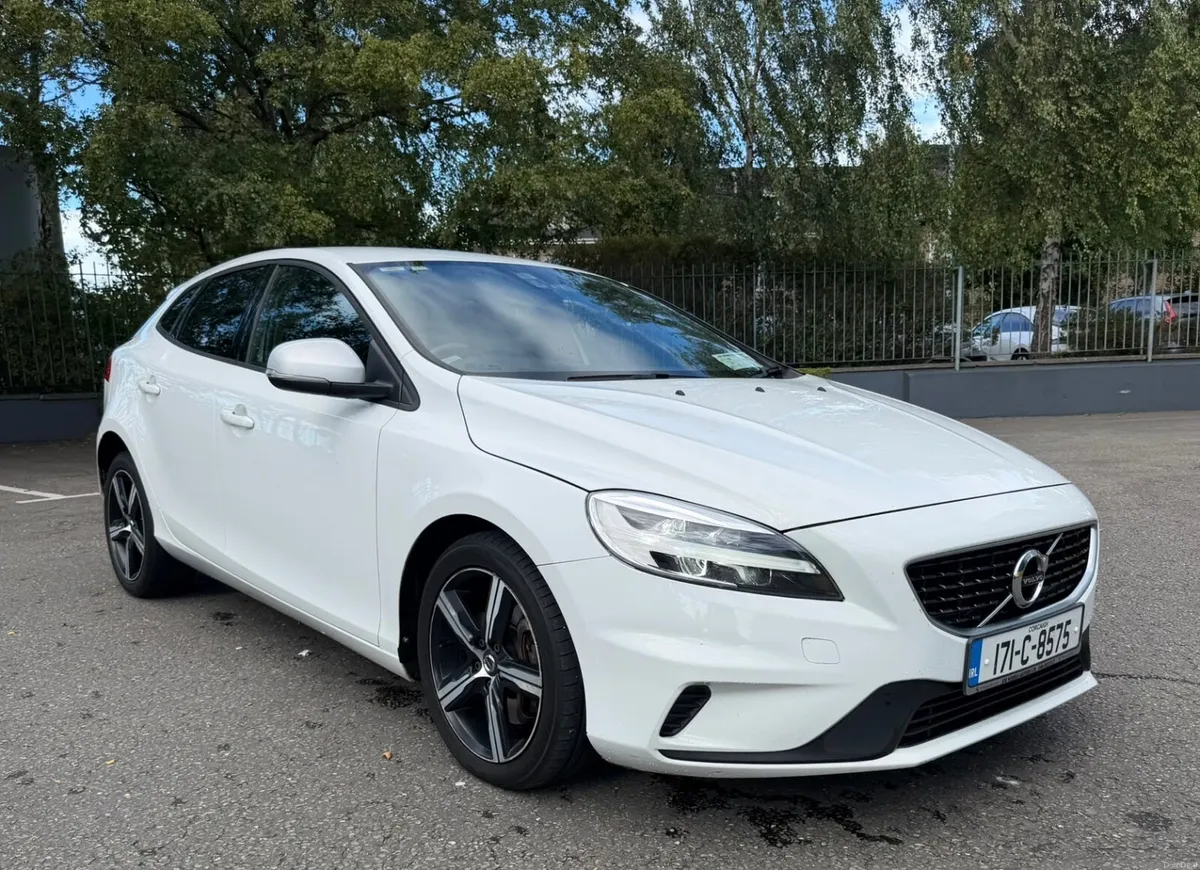 Volvo V40 2.0 D2 R-Design Automatic - Image 1