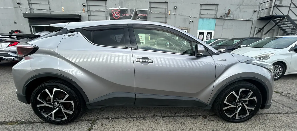 2018 Toyota C-HR  | G Package - Image 4