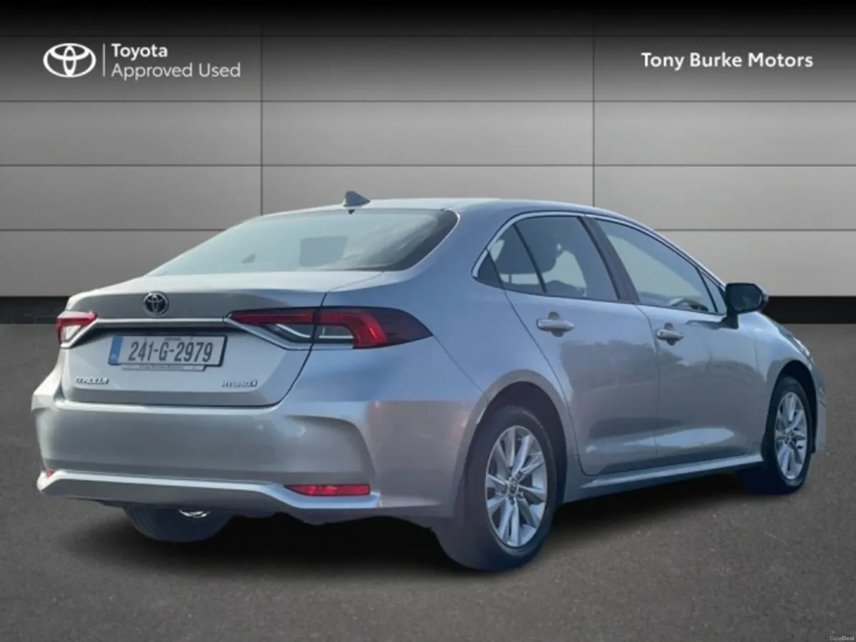 Toyota Corolla Saloon - Luna Edition - 1.8 Hybrid - Image 2