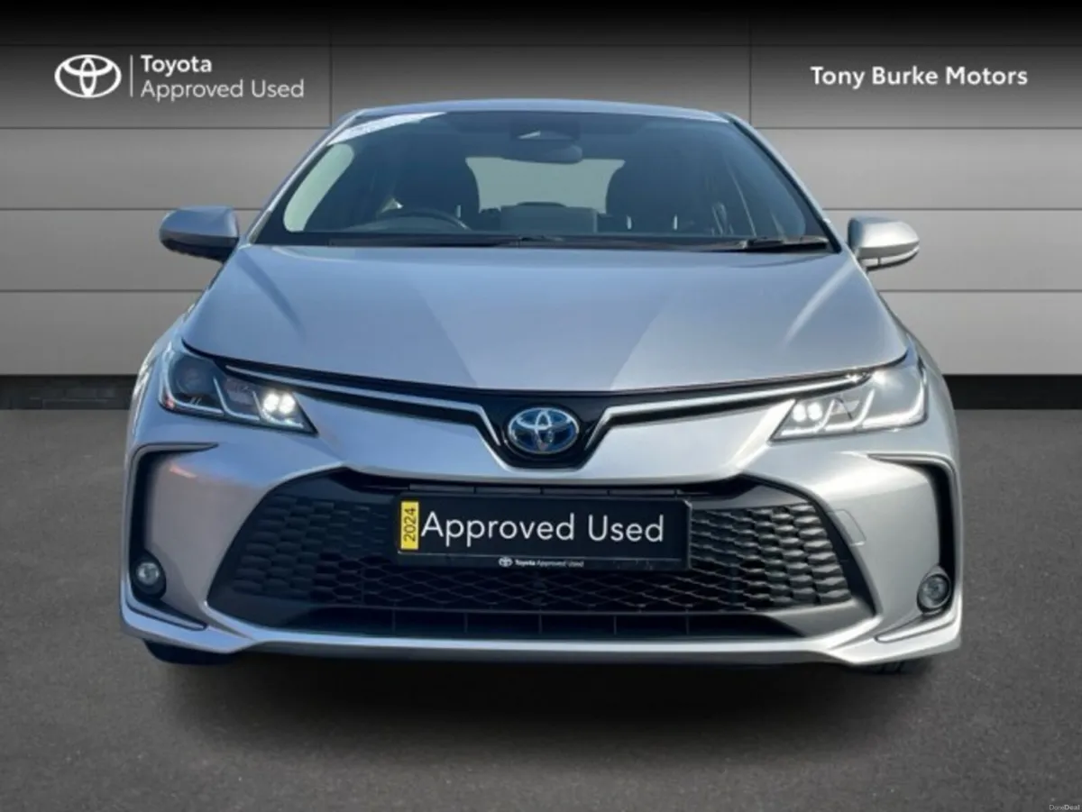 Toyota Corolla Saloon - Luna Edition - 1.8 Hybrid - Image 4