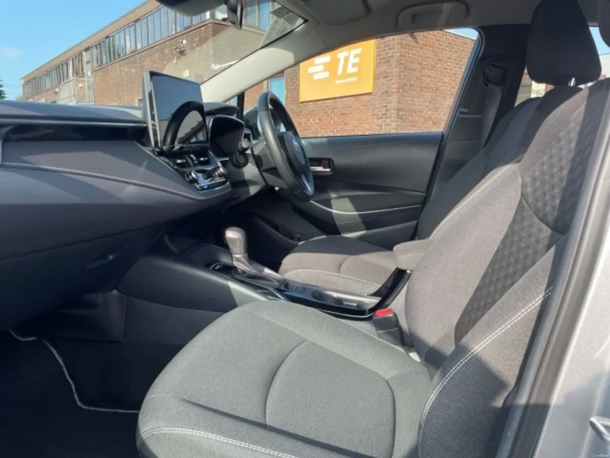 Toyota Corolla Saloon - Luna Edition - 1.8 Hybrid - Image 6