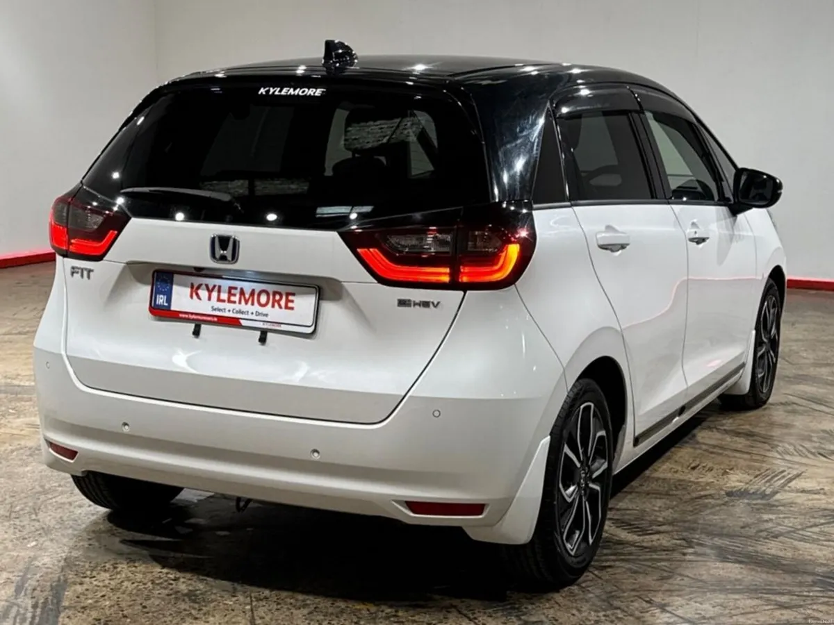 Honda Fit 1.5 HYBRID AUTOMATIC - WHITE/BLACK TWO T - Image 3
