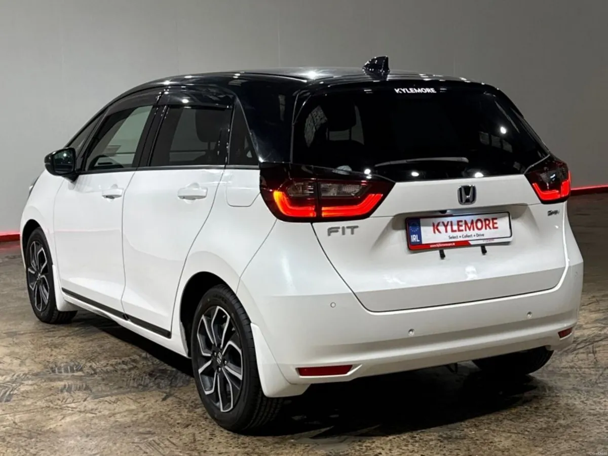 Honda Fit 1.5 HYBRID AUTOMATIC - WHITE/BLACK TWO T - Image 5