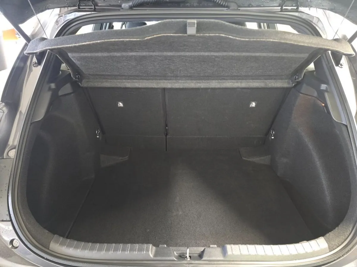 Toyota Corolla Hybrid Luna Automatic - Image 6