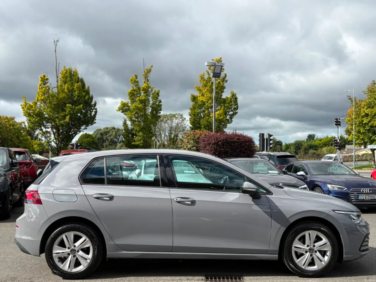 Volkswagen Golf Life 1.0 TSI 110HP 5DR *Low Mileag - Image 4
