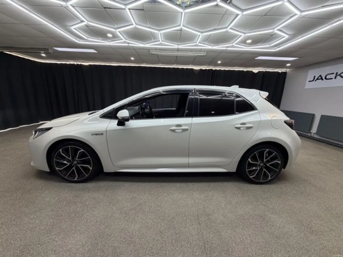Toyota Corolla Sport - Image 6