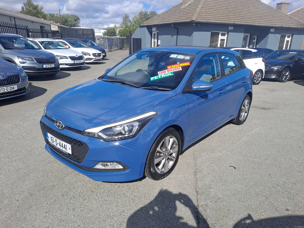 Hyundai i20 2016 VERY LOW KMS DELUXE SPEC - Image 4