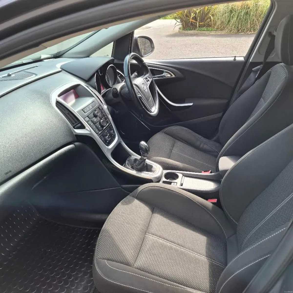 Vauxhall Astra 2010 - Image 6