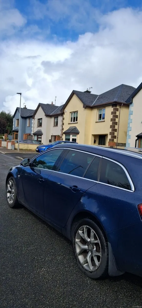 Vauxhall Insignia  Estate 2011 - Image 1