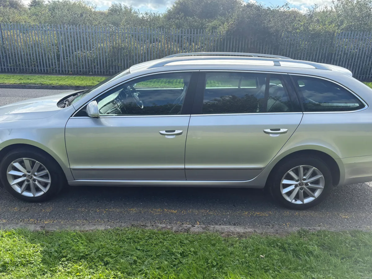 Superb 2.0 diesel tax and test, 1 owner serviced - Image 4