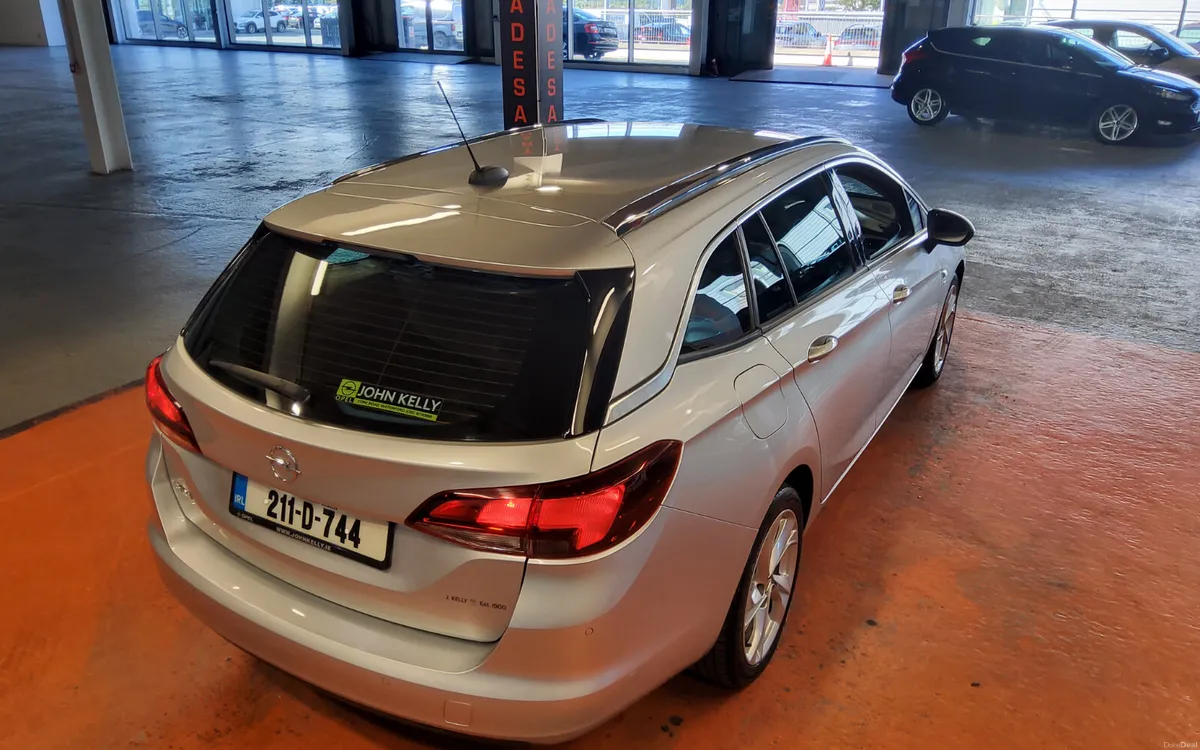 Opel Astra 2021 - Image 2