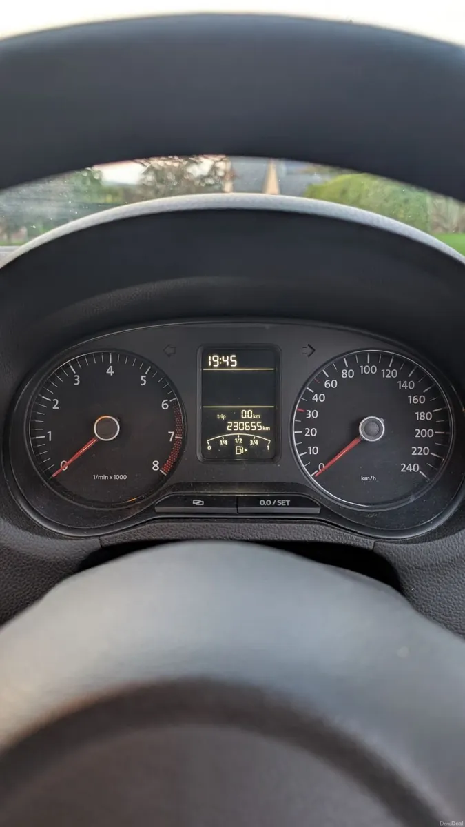 Volkswagen Polo 2010 - Image 2