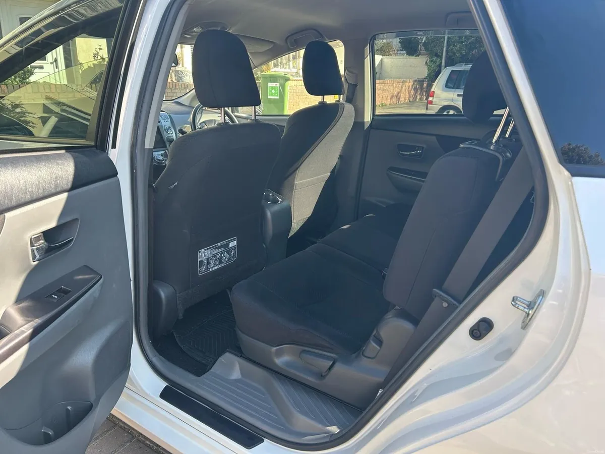Toyota Prius 7 Seater! - Image 3