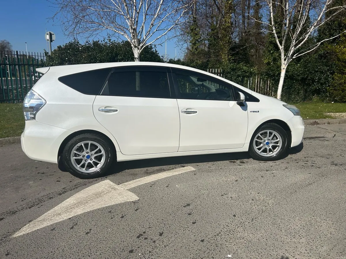 Toyota Prius 7 Seater! - Image 5