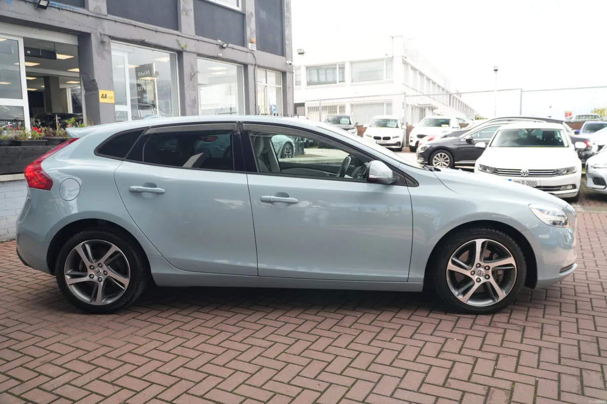 2016 VOLVO V40 D4 - Image 3