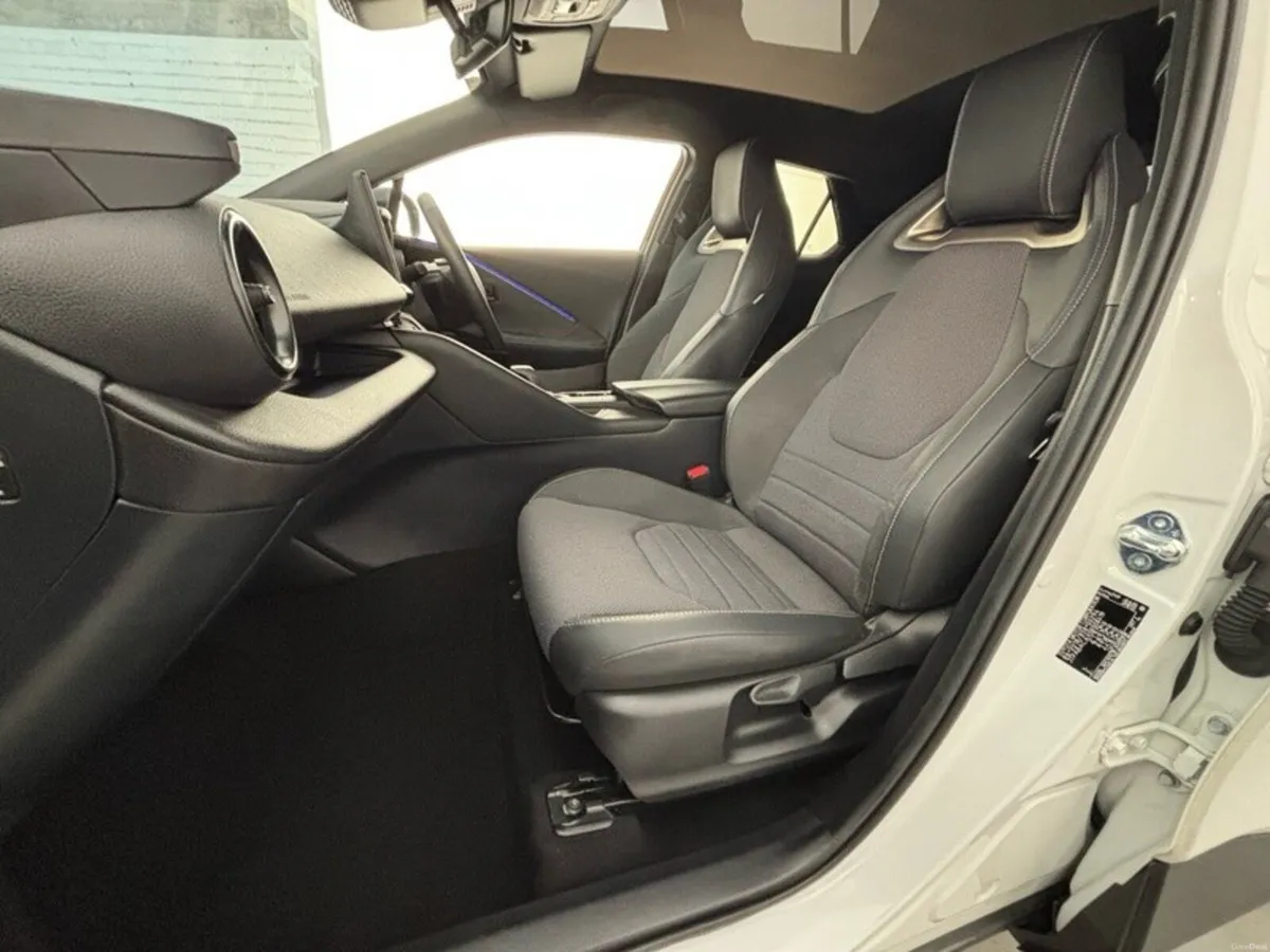 Toyota C-HR PHEV SOL - Image 6
