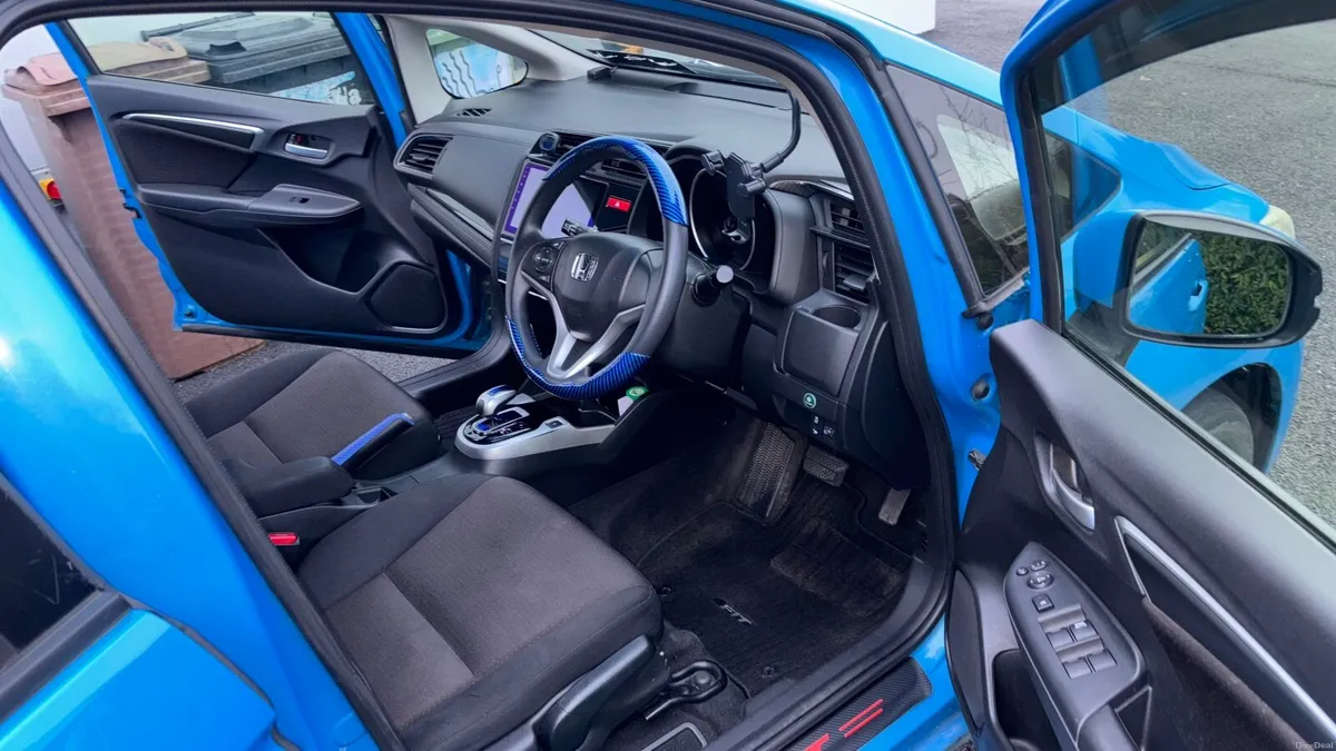 Honda Fit 2014 - Image 2