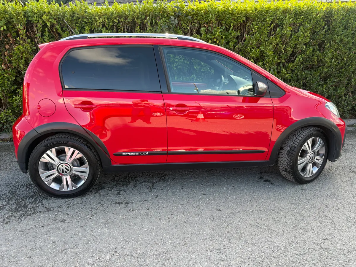 2017 Volkswagen Cross Up! 1.0 AUTO HIGHLINE - Image 5