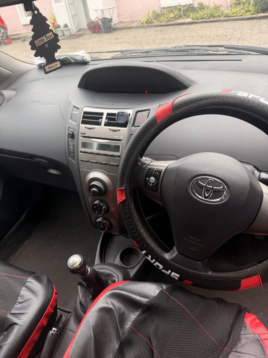 Toyota yaris 2011 - Image 4