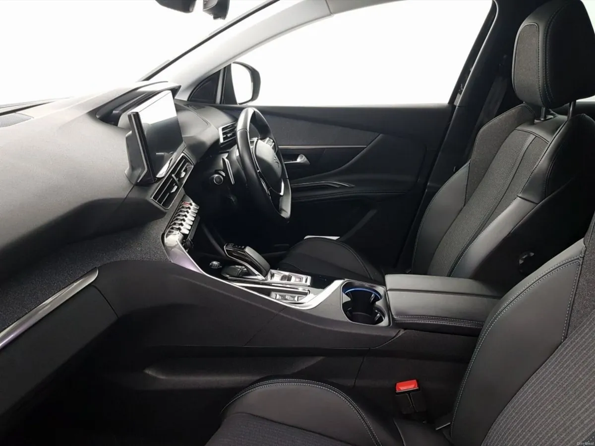 Peugeot 3008 HYBRID2 PHEV 225bhp Allure - Image 4