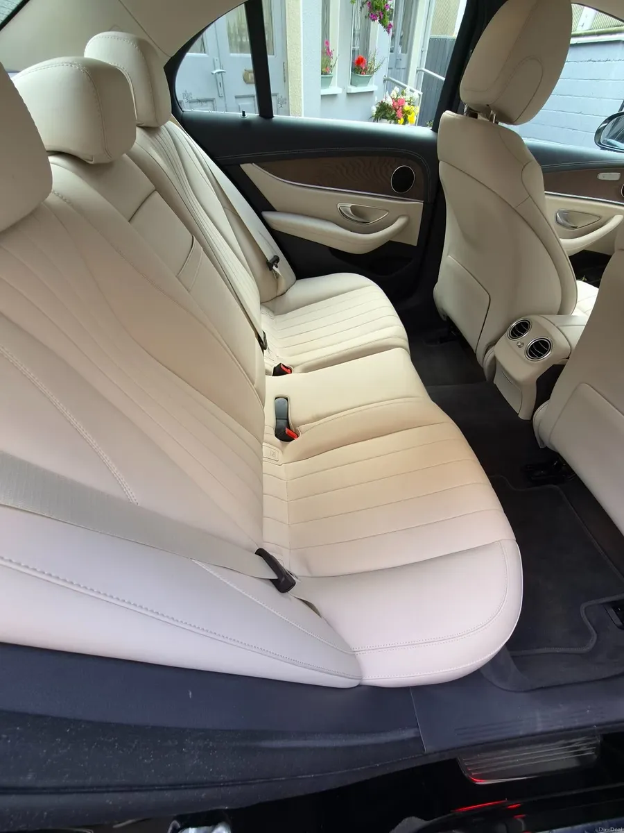 2022 Mercedes-Benz E200 Avantgarde - LOW MILAGE - Image 3