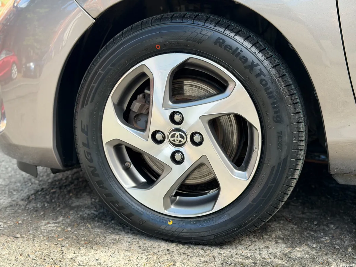 15 Toyota Yaris, 1.5 Auto Hybrid, NCT 8/27, FSH - Image 5
