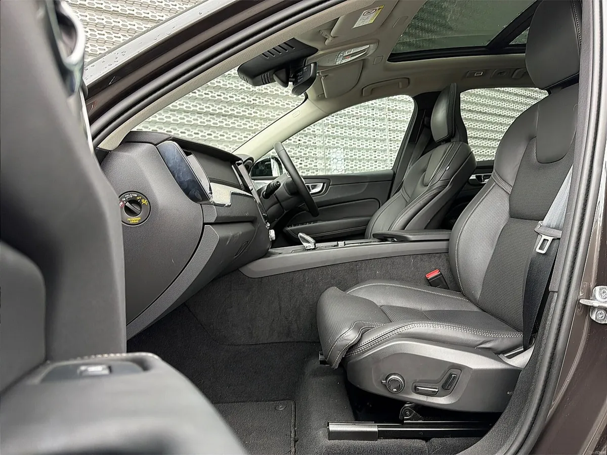 Volvo XC60 2025 - Image 5