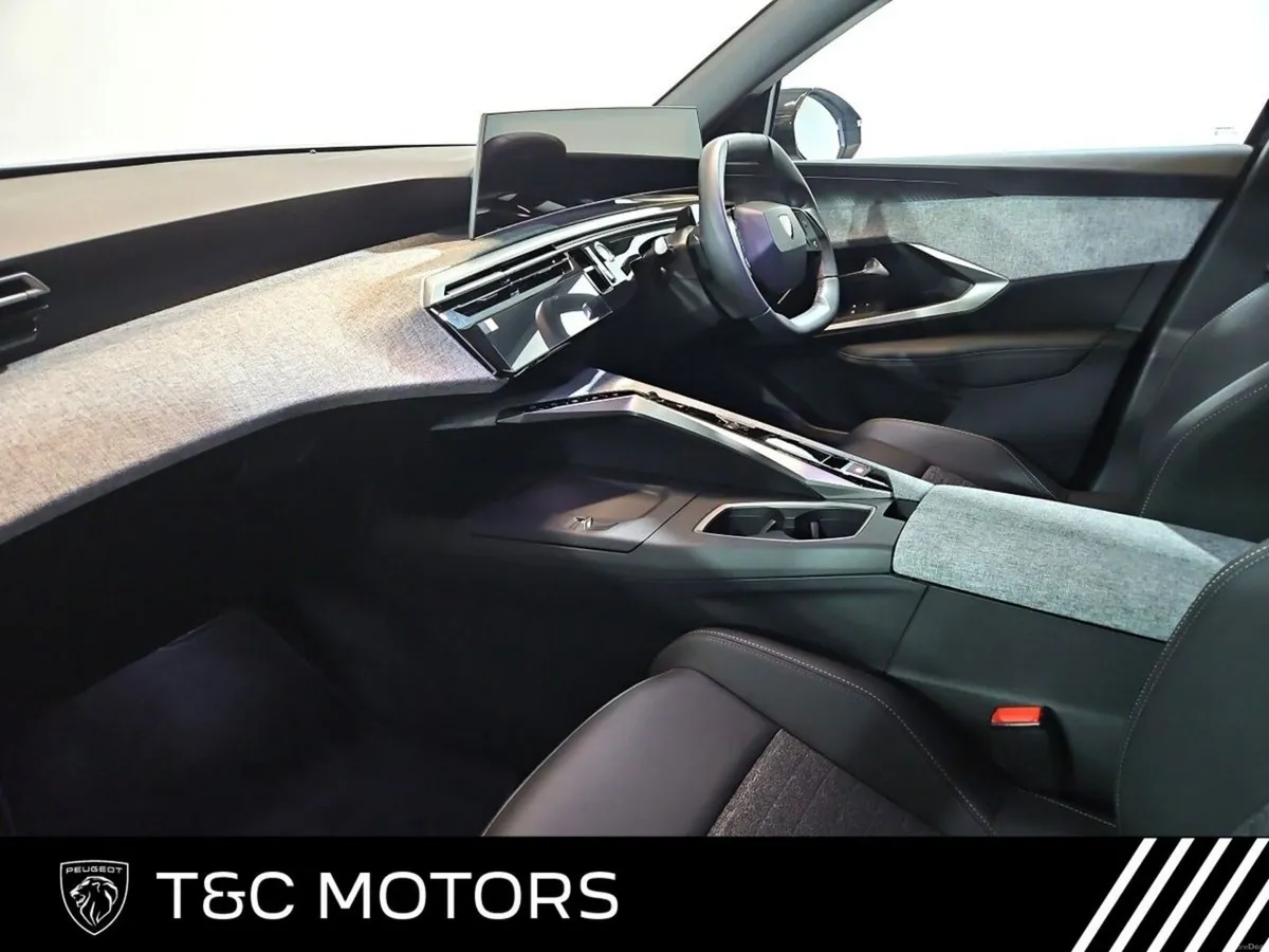 Peugeot 5008 *Low Mileage Hybrid* Allure Model  36 - Image 4