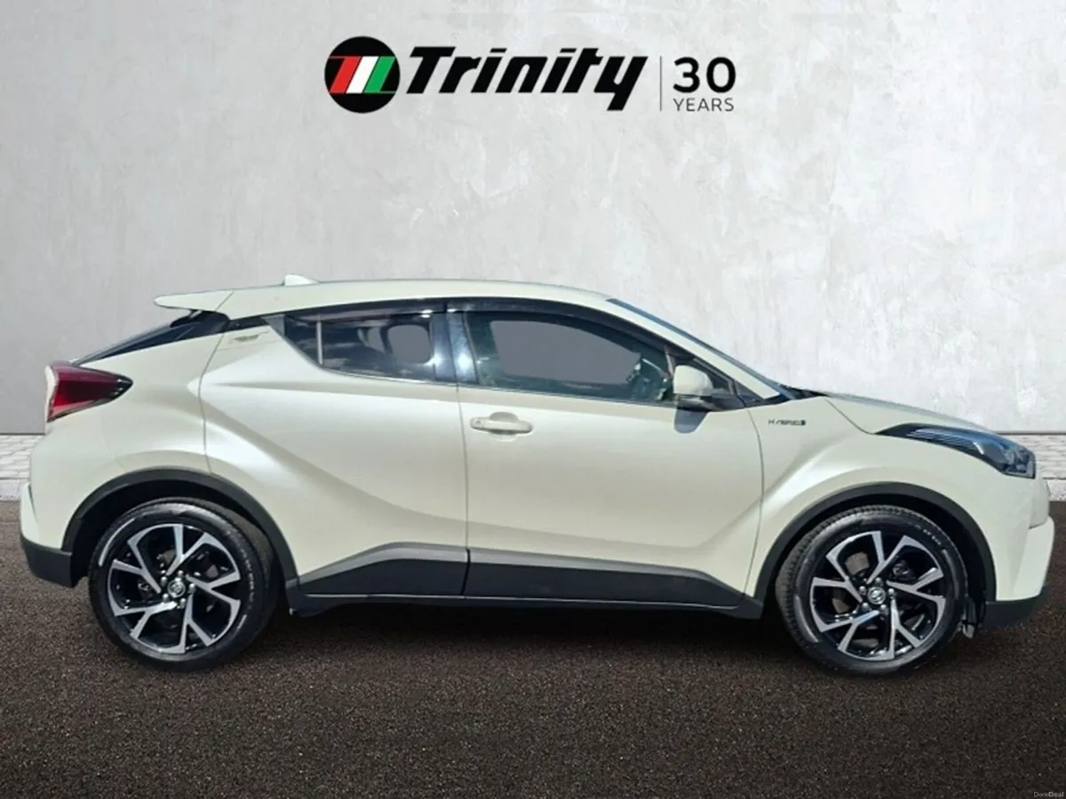 Toyota C-HR ** 1.8 HYBRID ** AUTO ** HUGE SPEC ** - Image 5
