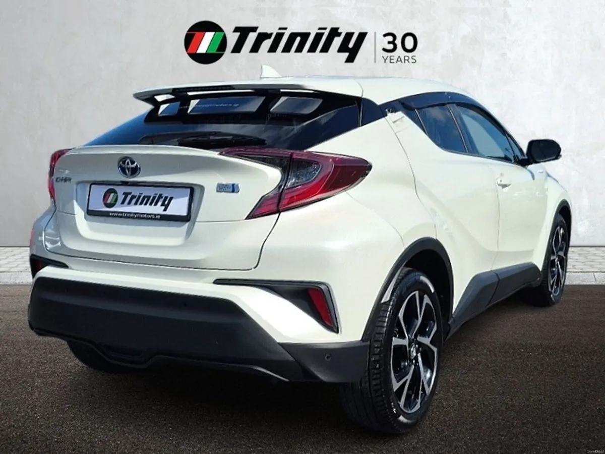 Toyota C-HR ** 1.8 HYBRID ** AUTO ** HUGE SPEC ** - Image 3