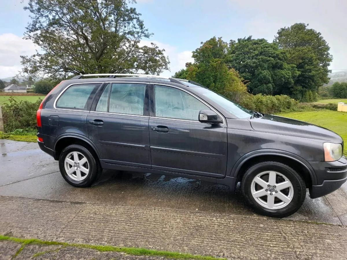 2011 Volvo XC 90 - Image 2