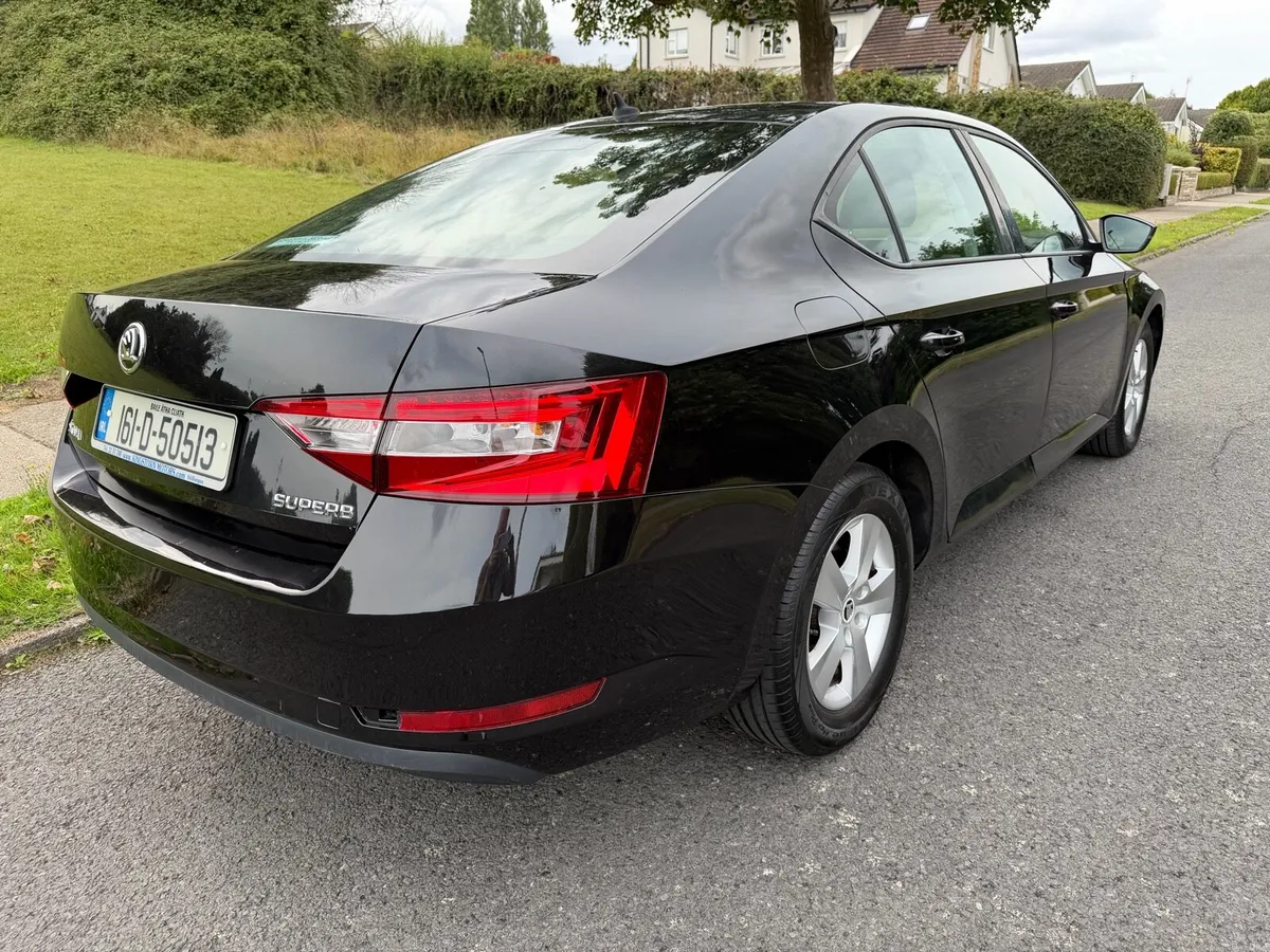 Skoda Octavia 1.6 diesel 5/DR AUTOMATIC - Image 2