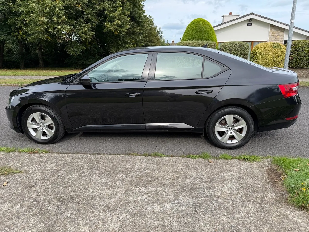 Skoda Octavia 1.6 diesel 5/DR AUTOMATIC - Image 4