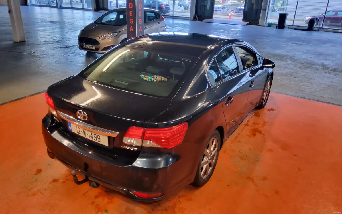 Toyota Avensis 2012 - Image 2
