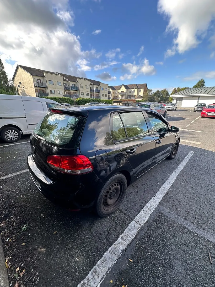 Volkswagen Golf 2011 - Image 2