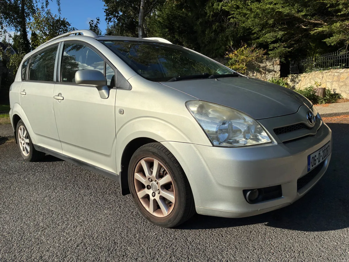 Toyota Corolla Verso - Excellent - Image 3