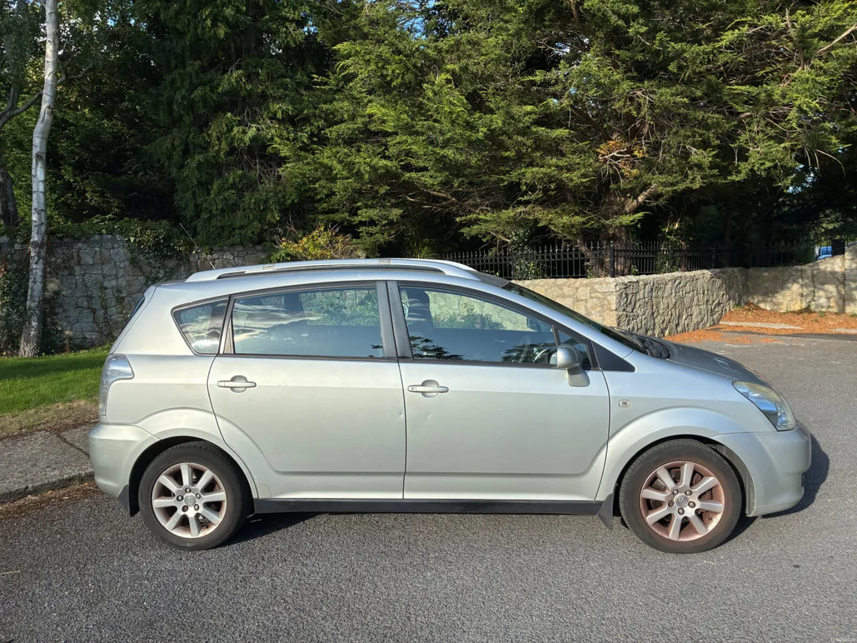 Toyota Corolla Verso - Excellent - Image 4