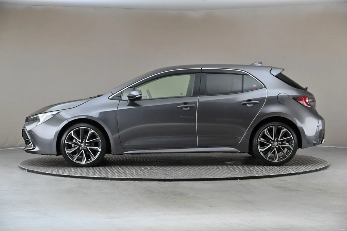 Toyota Corolla 1.8 HYBRID SPORT **DIG DASH**REVERS - Image 5