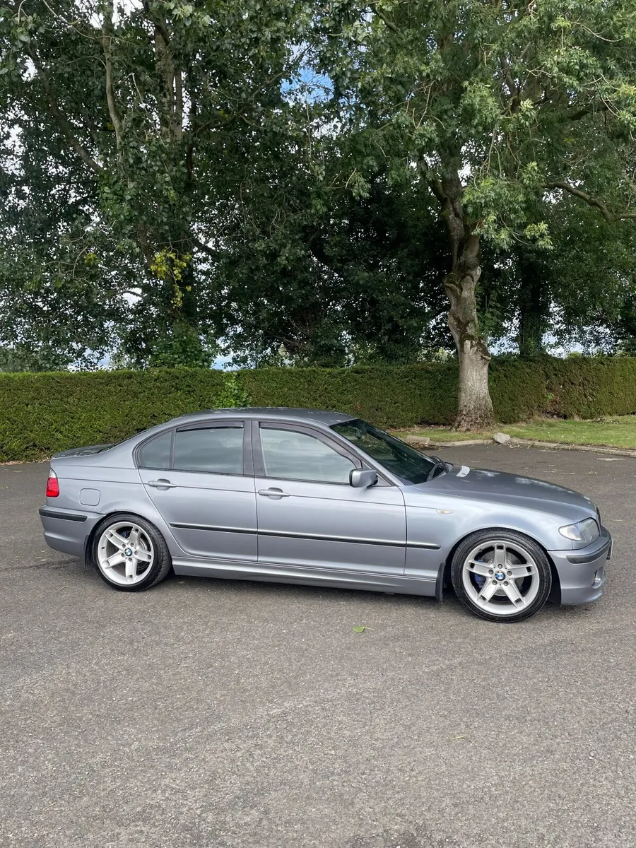 BMW 3-Series 2004 - Image 2