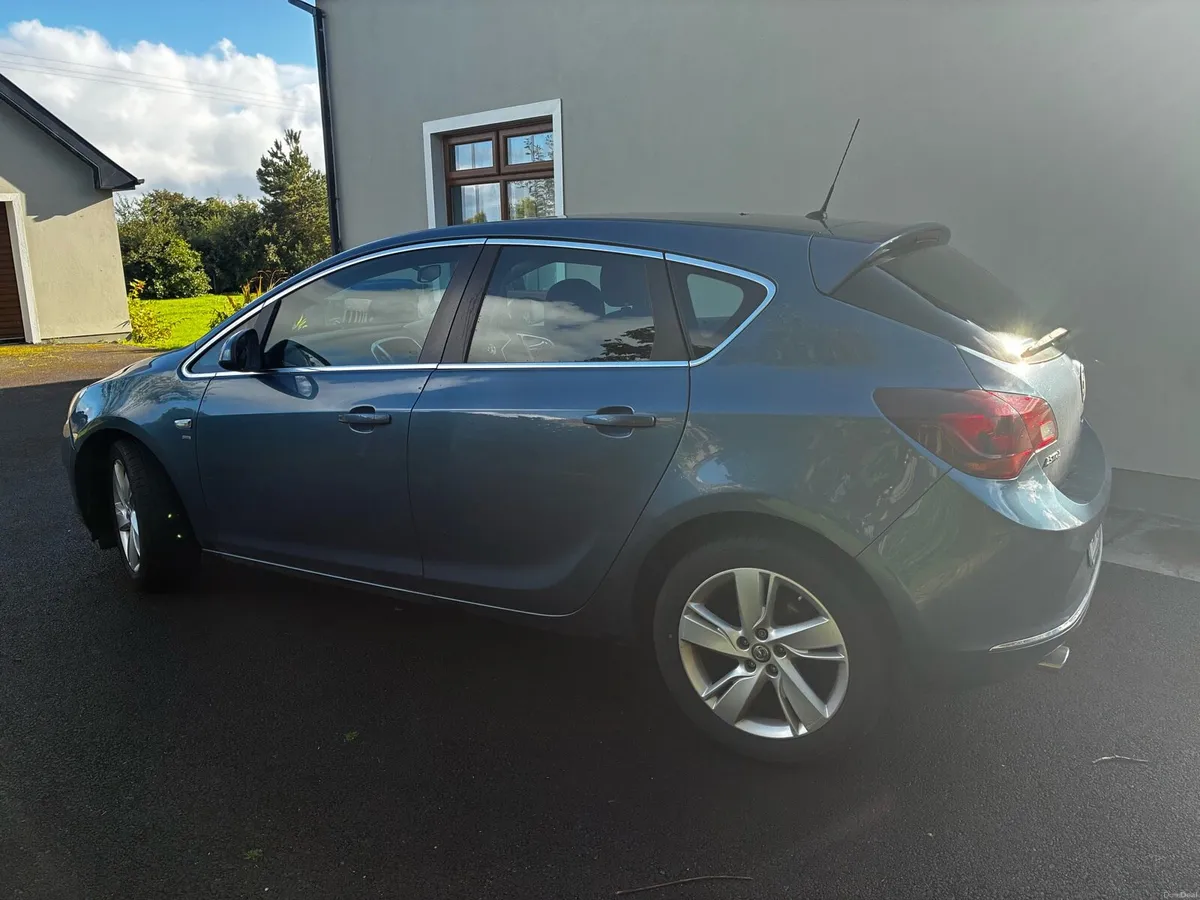 Car - Image 3