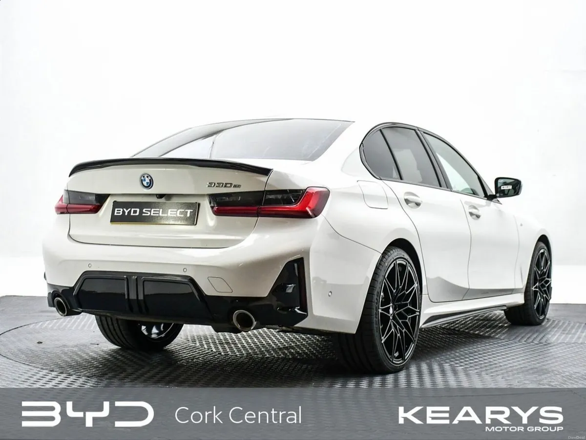 BMW 3-Series 330e M Sport PHEV Alpine White - Image 6