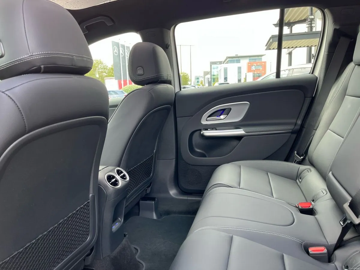 Mercedes-Benz GLB 200 Progressive Line Electric SU - Image 4