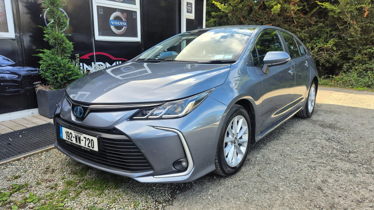 Toyota Corolla Luna Sport 1.8 Petrol Hybrid 2019 - Image 3