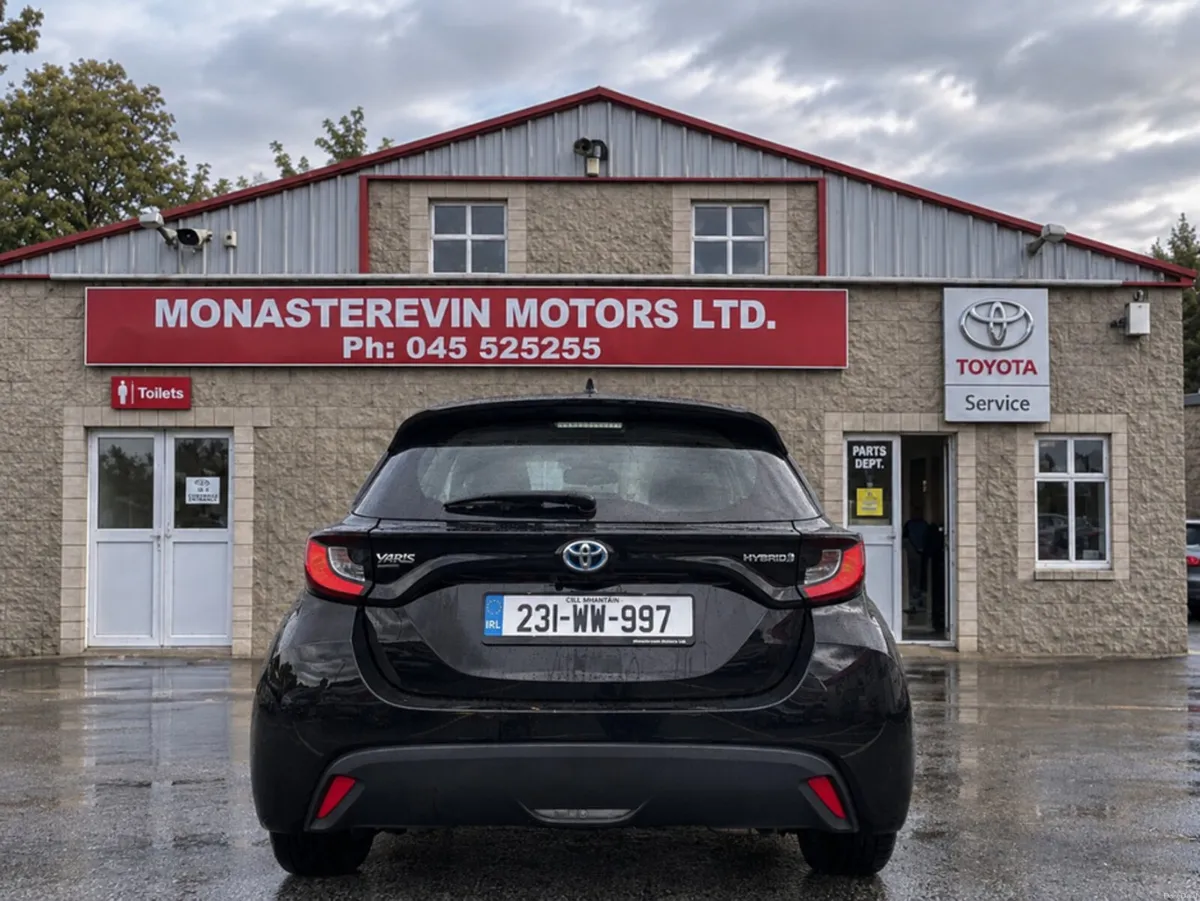Toyota Yaris *ORIGINAL IRISH CAR*  1.5 HYBRID LUNA - Image 4
