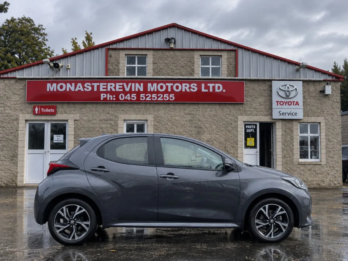 Toyota Yaris *ORIGINAL IRISH CAR*  HYBRID 115 L-SP - Image 3