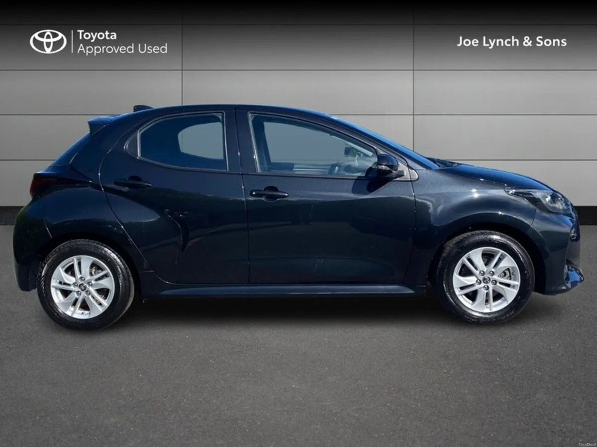 Toyota Yaris YARIS 1.5 HYBRID LUNA - Image 3