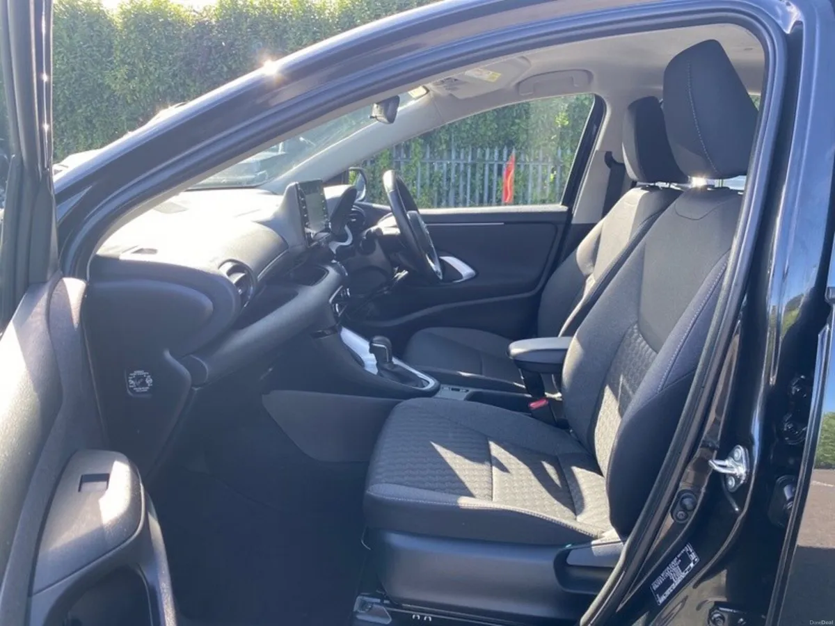 Toyota Yaris YARIS 1.5 HYBRID LUNA - Image 6