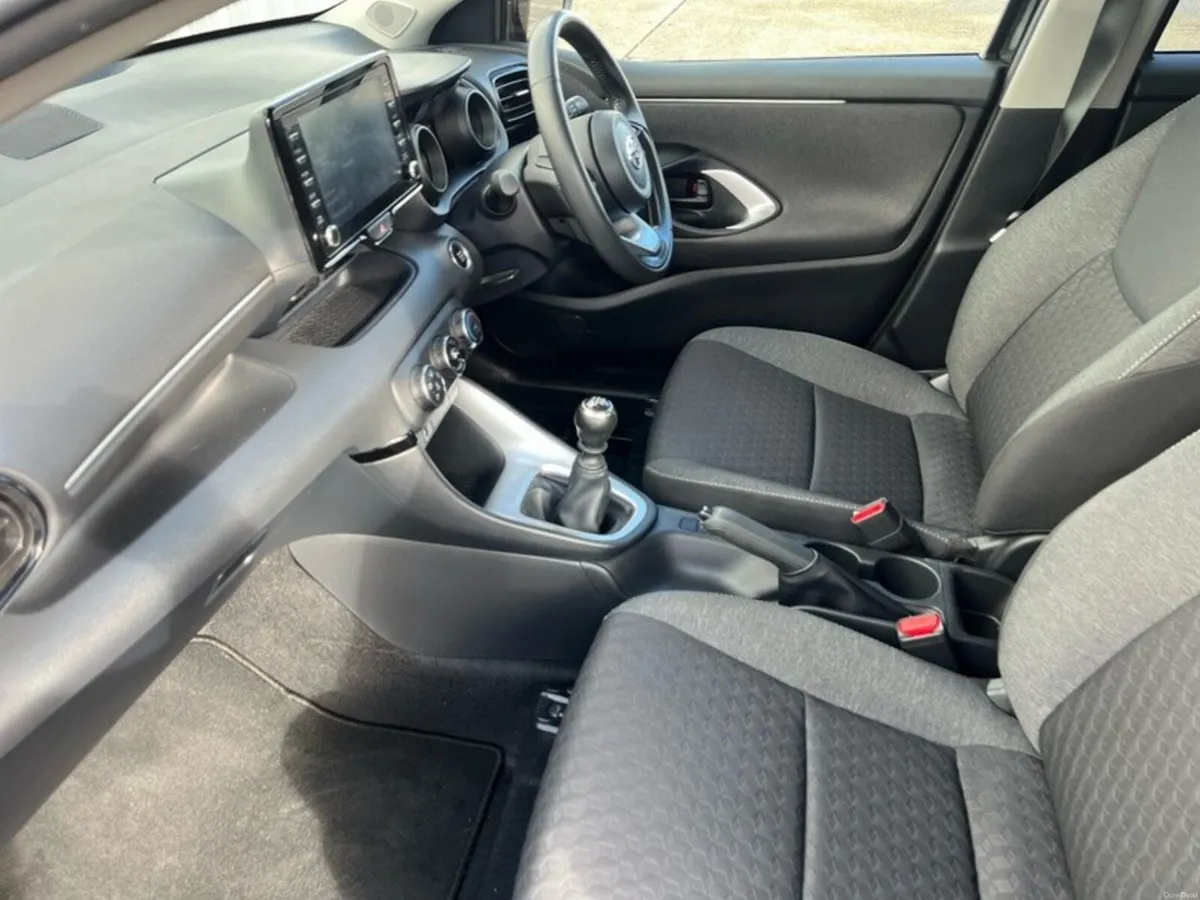 Toyota Yaris YARIS 1.5 LUNA SPORT - Image 6