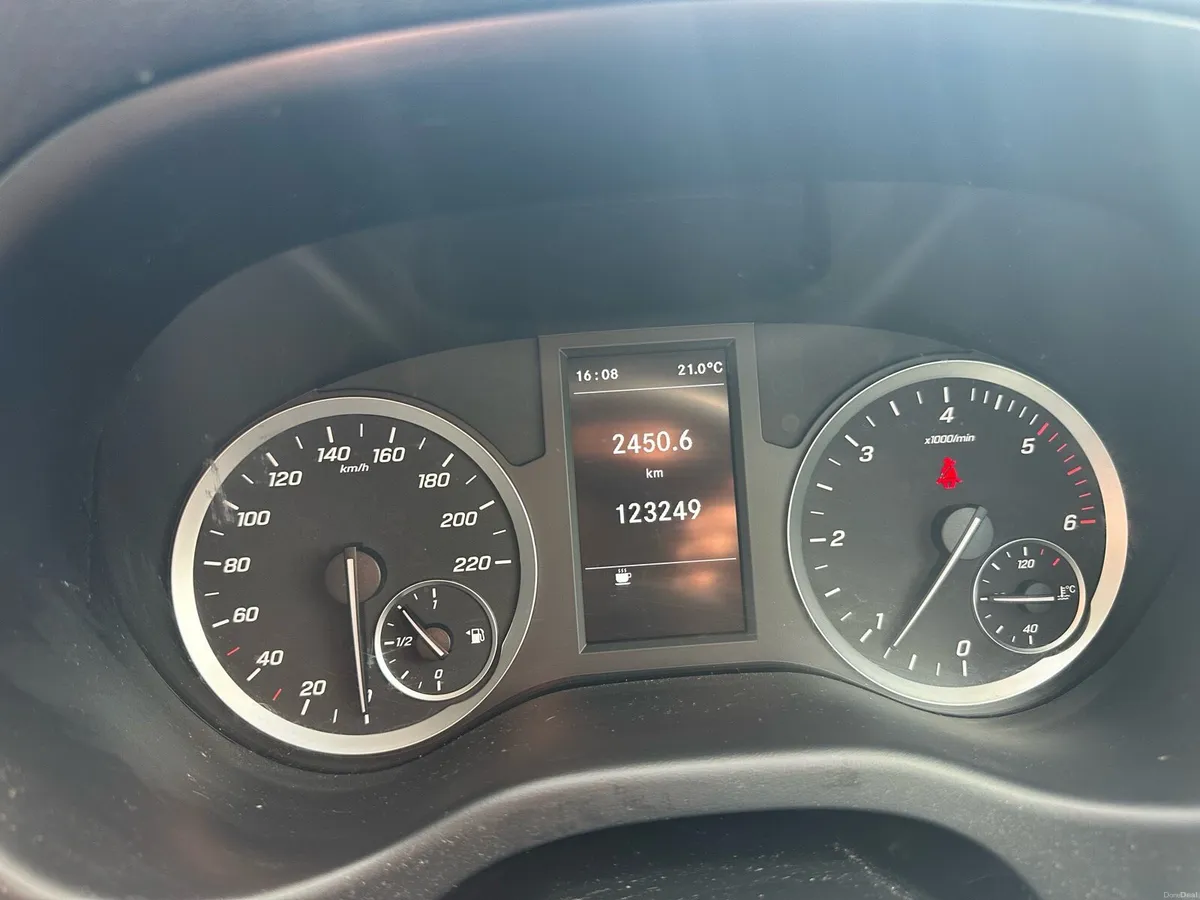 Mercedes Vito 2022 2L diesel RWD - Image 4